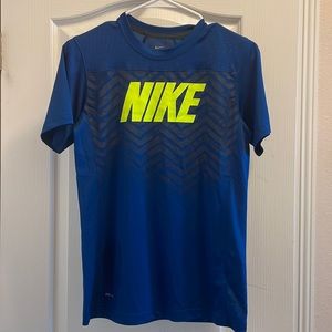 Nike Boys large dri fit tee